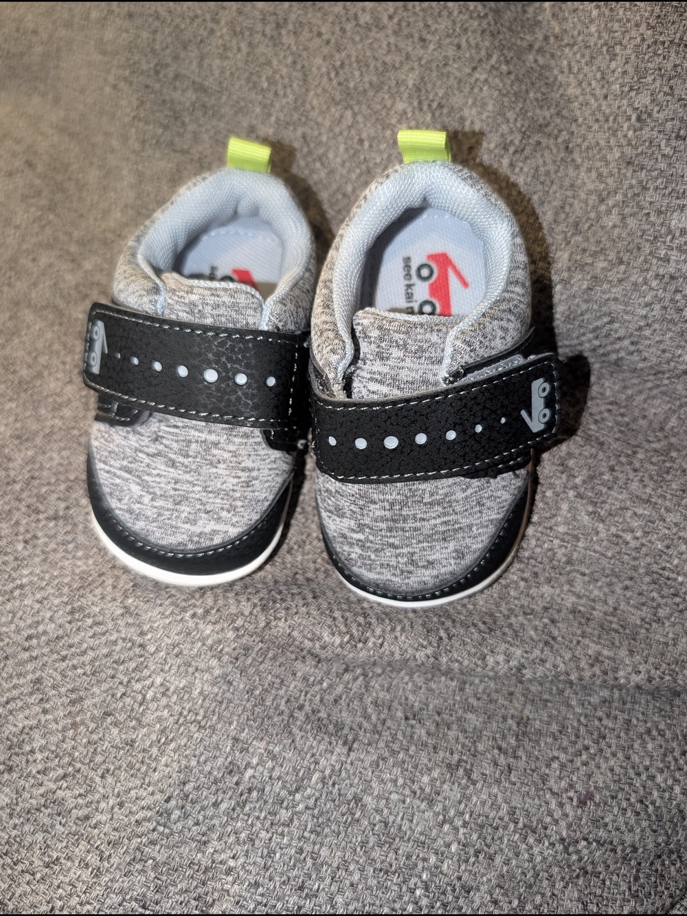 See Kai Run Size 4 baby Grey & Black Infant Sneakers with Hook-and-Loop Strap
